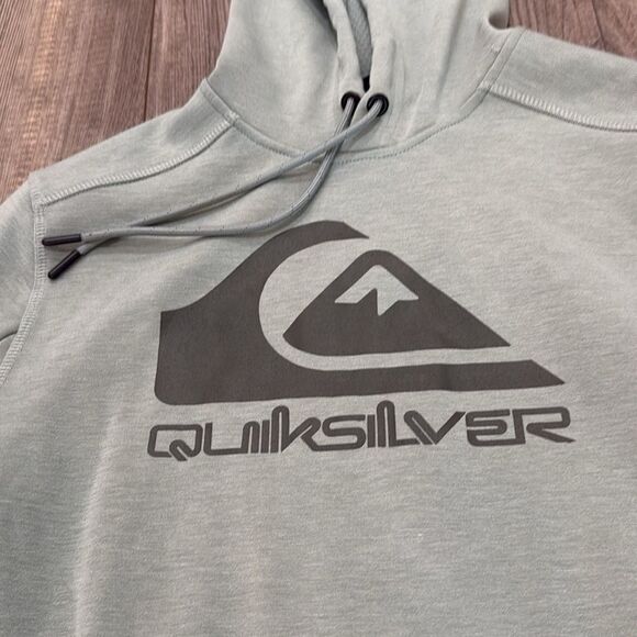 Quiksilver Men's Green Hoodie - Picture 3 of 4